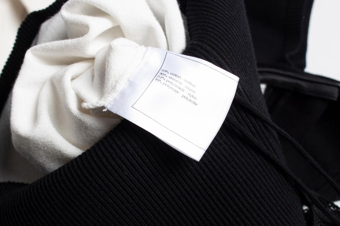 Chanel, open woven wool dress with white collar In Good Condition For Sale In AMSTERDAM, NL