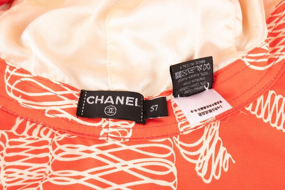Chapeau Chanel orange et blanc en coton en vente 5