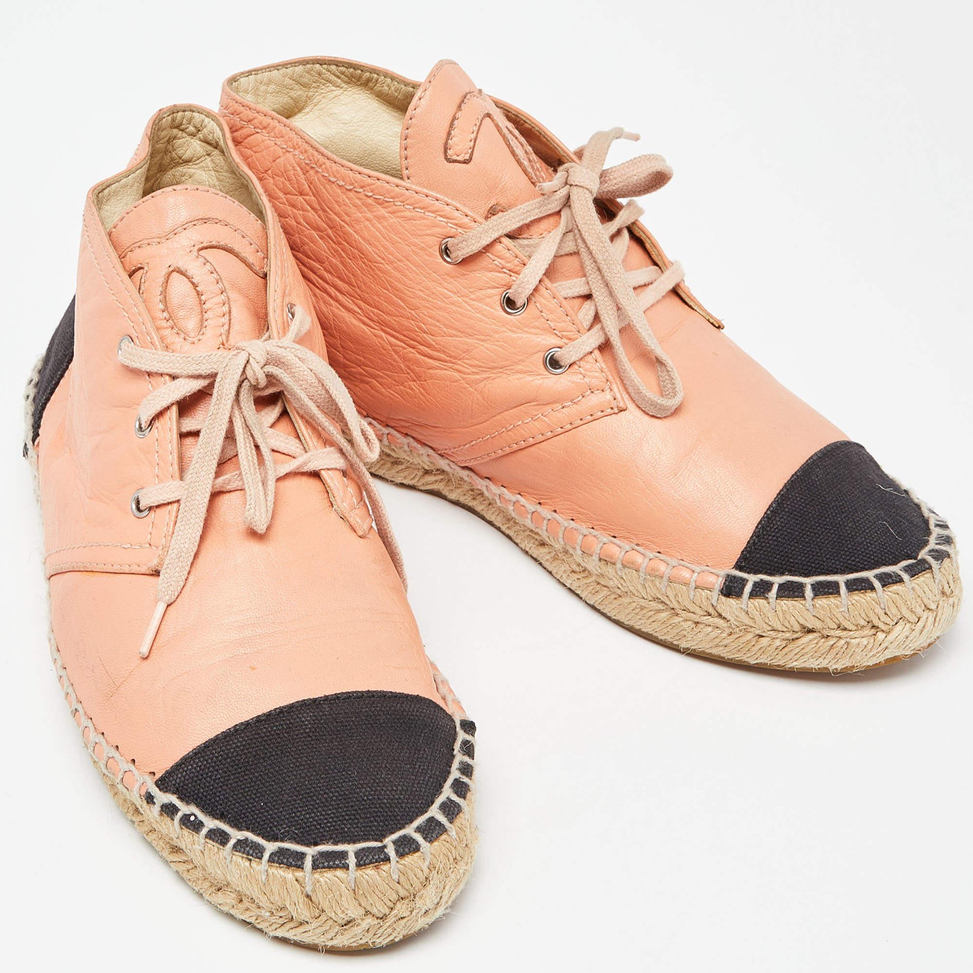 Chanel Orange/Black Leather and Canvas Cap Toe High Top Sneakers Size 37 In Good Condition In Dubai, Al Qouz 2