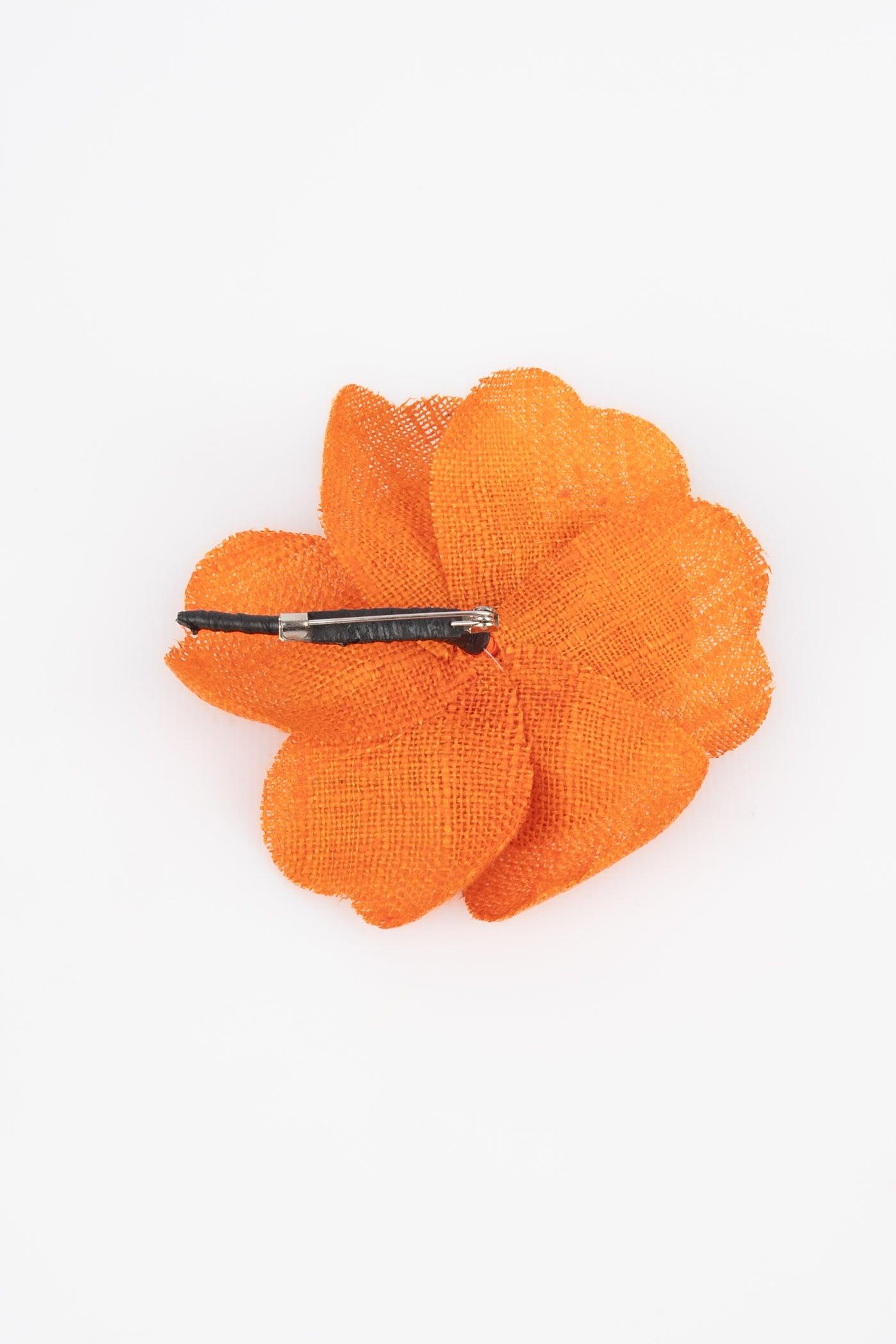 Chanel Orange Camellia Brooch In Good Condition For Sale In SAINT-OUEN-SUR-SEINE, FR
