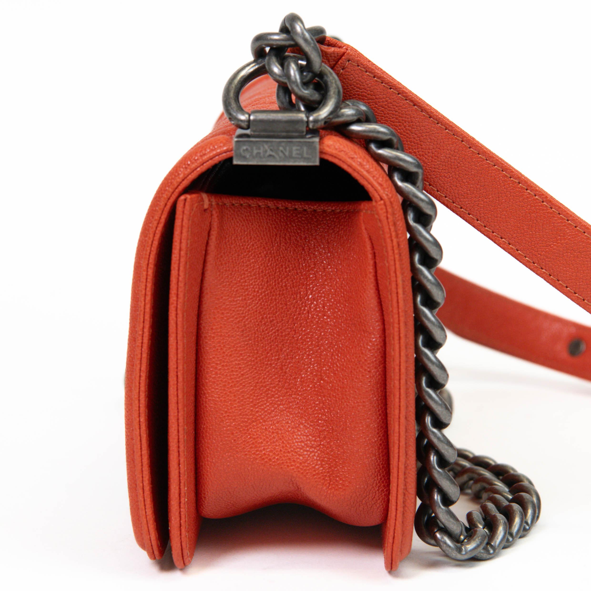 Chanel Orange Kaviar Leder Boy Bag Mini-Umhängetasche im Angebot 1