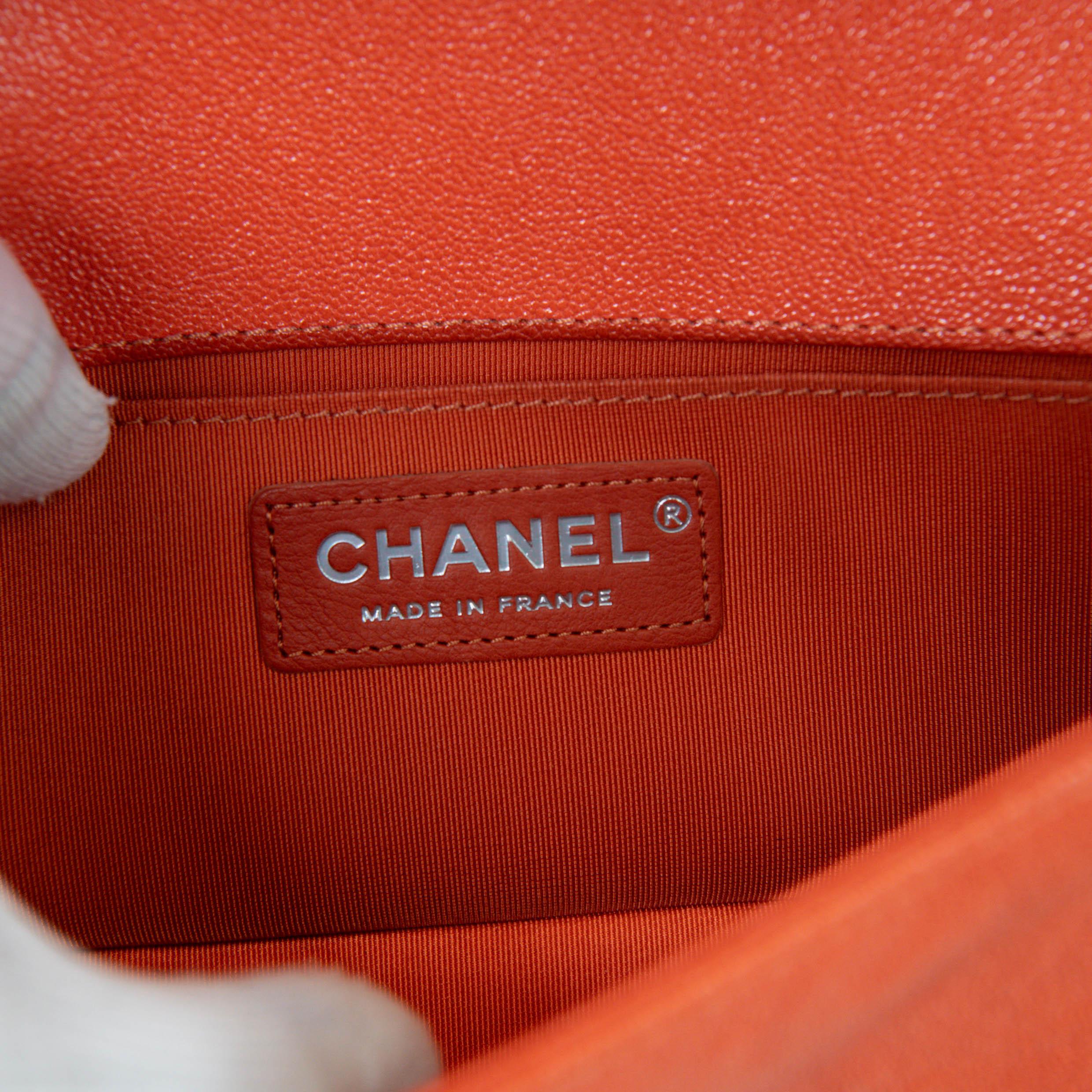 Chanel Orange Kaviar Leder Boy Bag Mini-Umhängetasche im Angebot 4