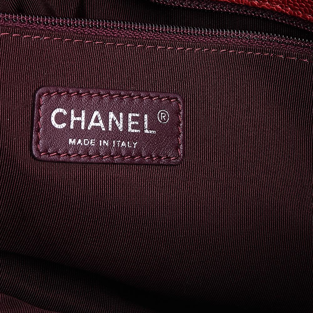 Chanel handbags are highly coveted for their timeless design and exquisite craftsmanship, just like this orange flap bag that is made from fine leather. The eye-catching piece features the classic quilted pattern and the CC logo on the front flap.