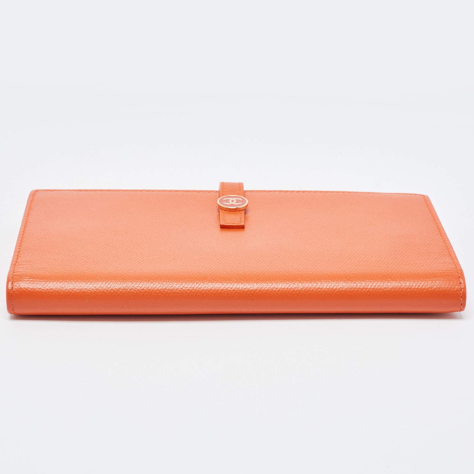 Women's Chanel Orange Leather CC Flap Continental Wallet For Sale