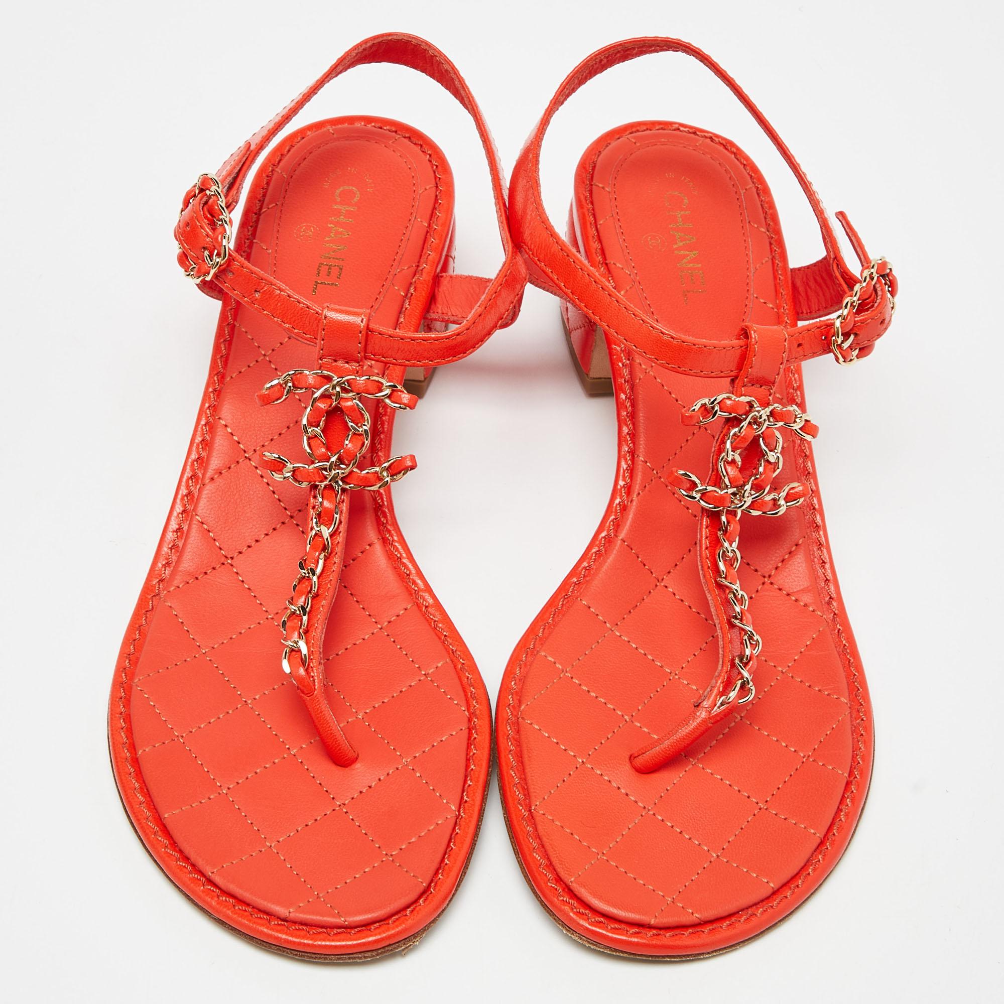 Chanel Orange Leather T-Strap Flat Thong Slingback Sandals Size 39 In Good Condition In Dubai, Al Qouz 2