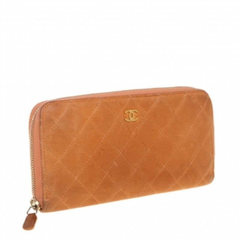 Chanel Arancione Trapuntato Caviale Scamosciato CC Portafoglio con Zip Intorno In condizioni discrete in vendita a Dubai, Al Qouz 2