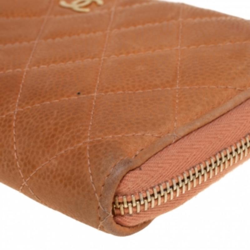 Donna Chanel Arancione Trapuntato Caviale Scamosciato CC Portafoglio con Zip Intorno in vendita