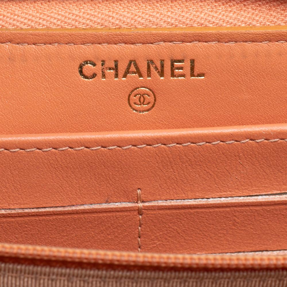Chanel Orange Quilted Caviar Suede CC Zip Around Wallet For Sale 3