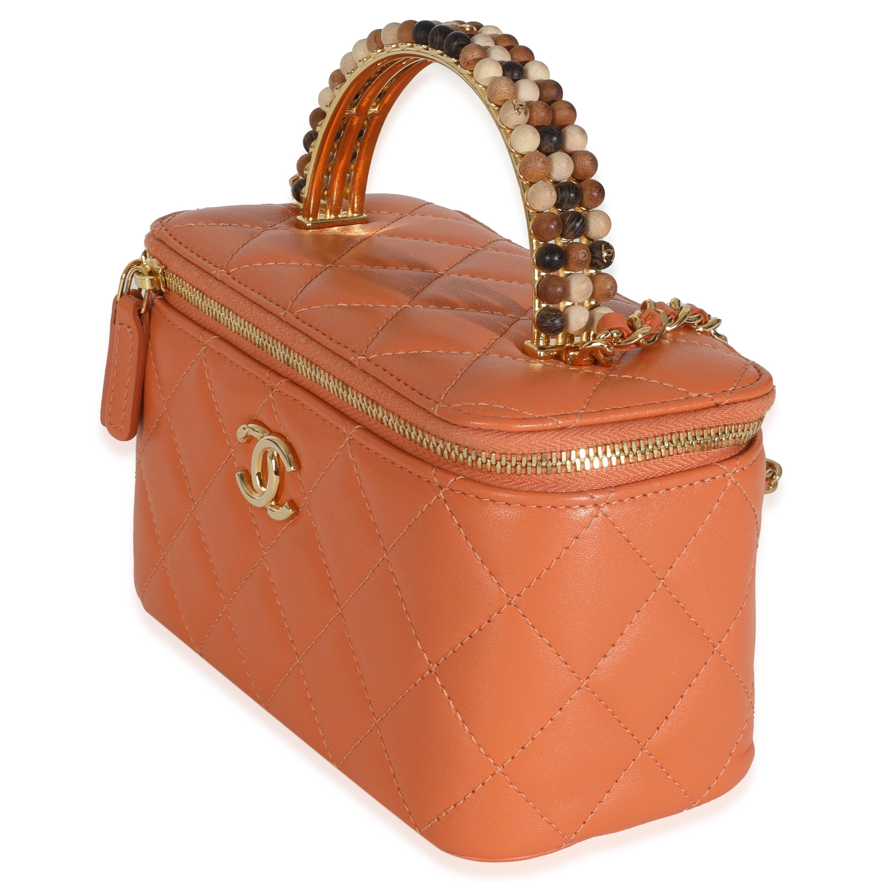 Chanel - Petit vanity case avec chaîne en cuir d'agneau matelassé et perles, orange Excellent état à New York, NY