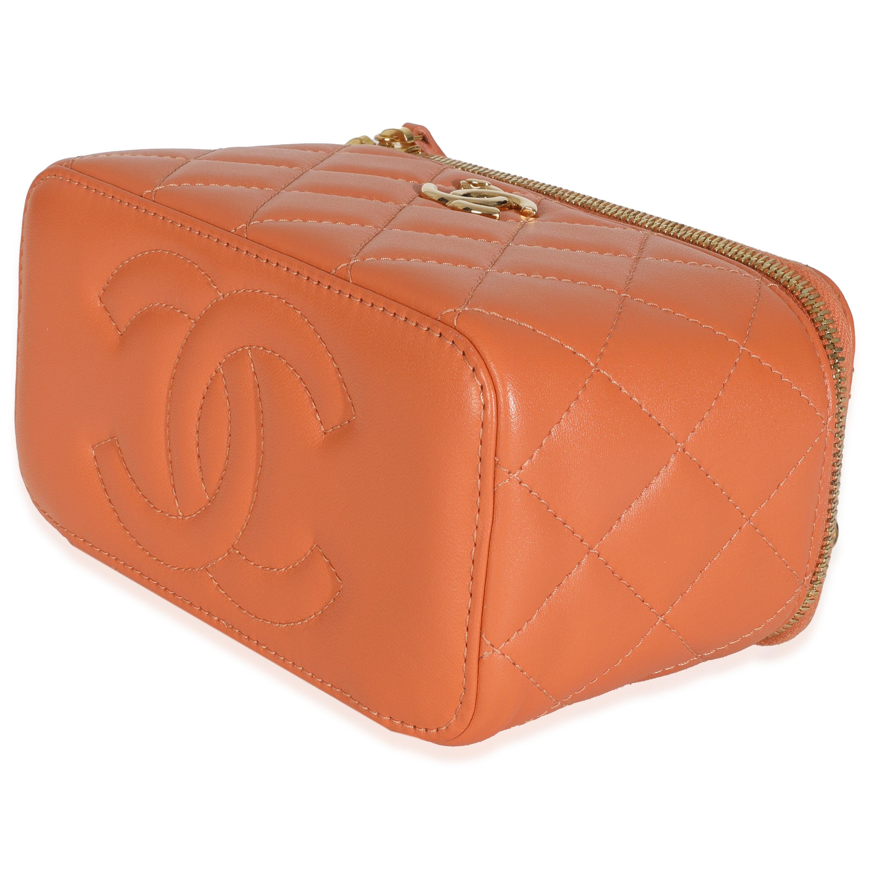  Chanel - Petit vanity case avec chaîne en cuir d'agneau matelassé et perles, orange Unisexe 