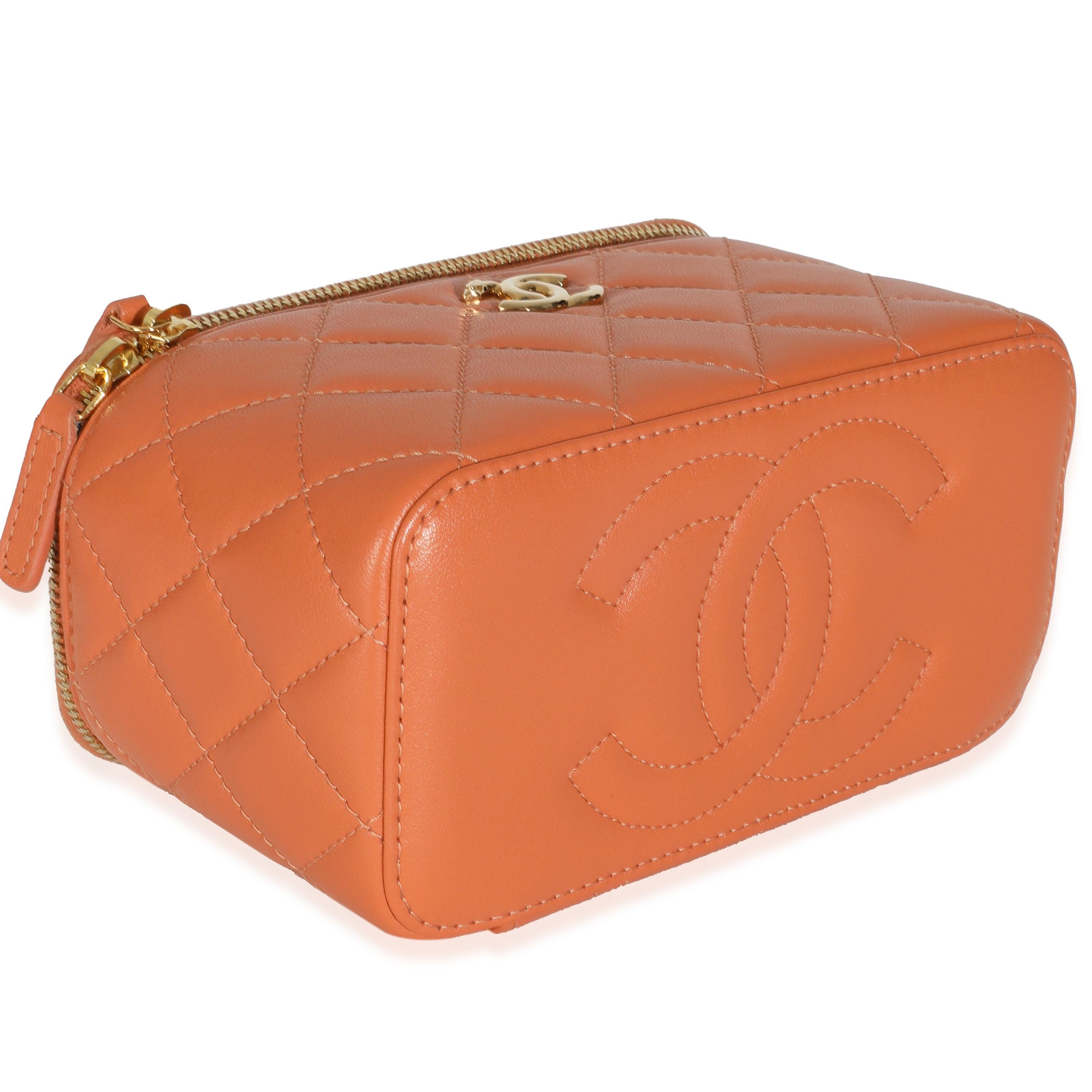 Chanel - Petit vanity case avec chaîne en cuir d'agneau matelassé et perles, orange 2