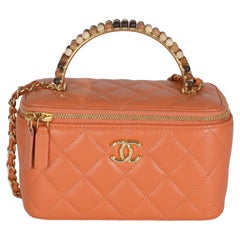 Chanel Orange gesteppt Lammfell Perlen kleine Top Handle Vanity Case mit Kette