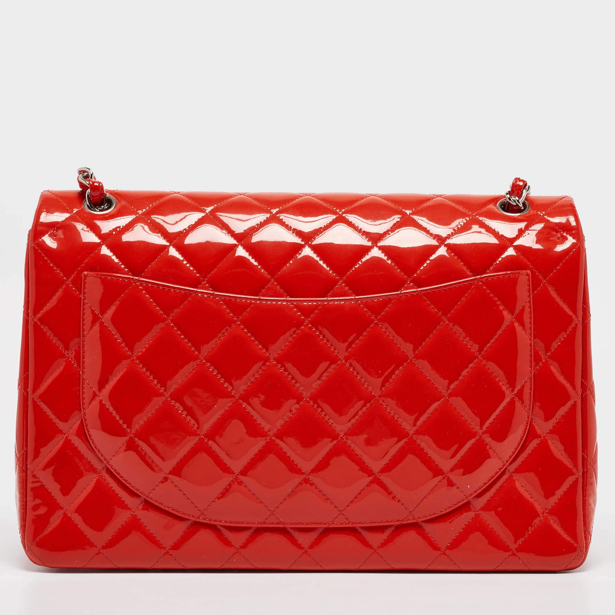 Chanel Orange Quilted Patent Leather Maxi Classic Double Flap Bag In Good Condition For Sale In Dubai, Al Qouz 2