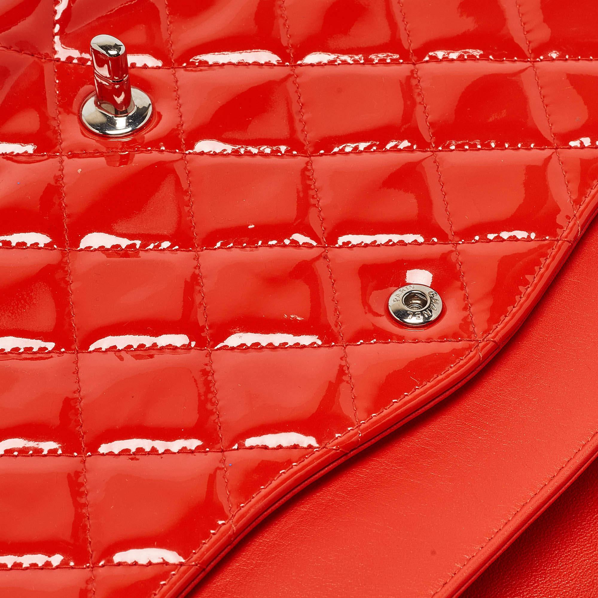 Chanel Orange Quilted Patent Leather Maxi Classic Double Flap Bag For Sale 3