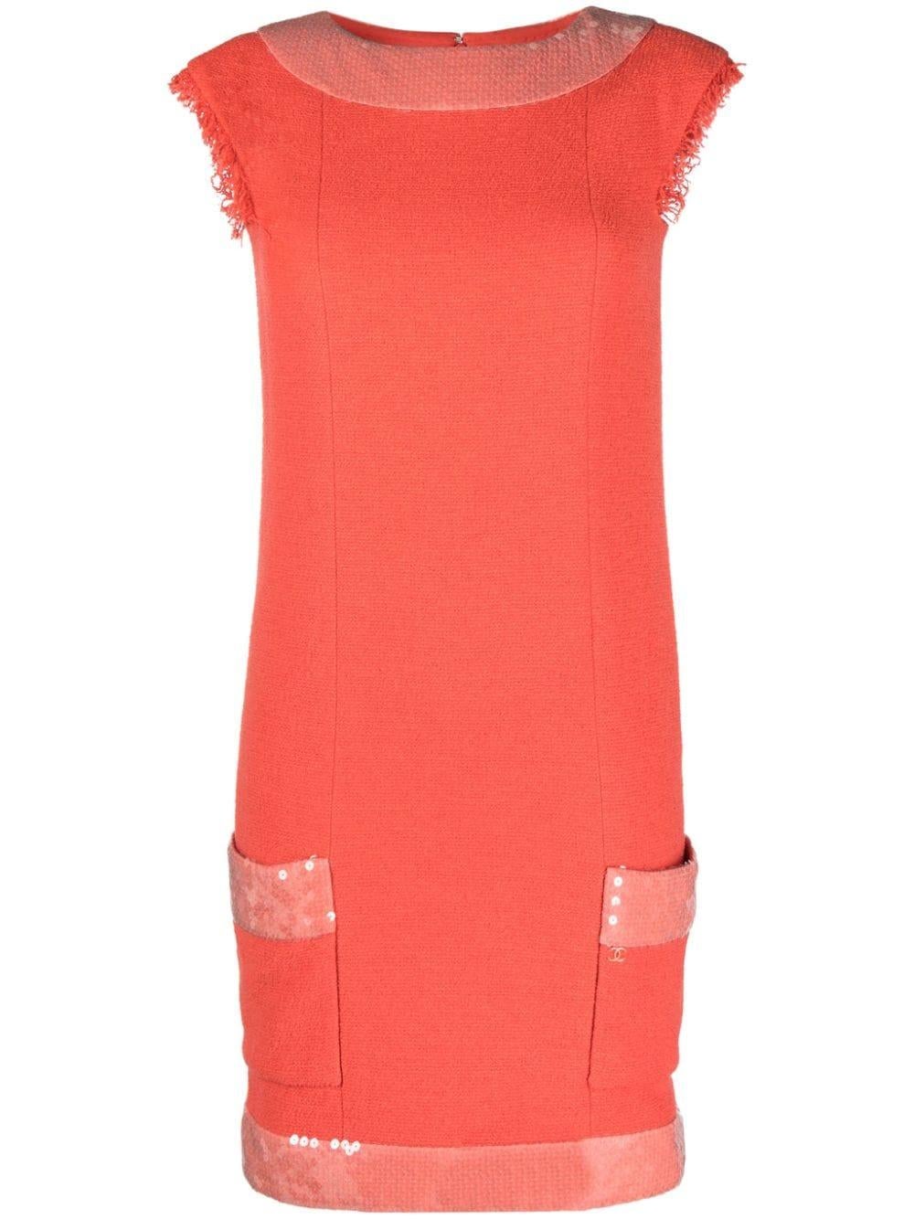 Chanel  Ärmelloses Kleid aus Tweed in Orange mit Paillettenverzierung im Angebot 2