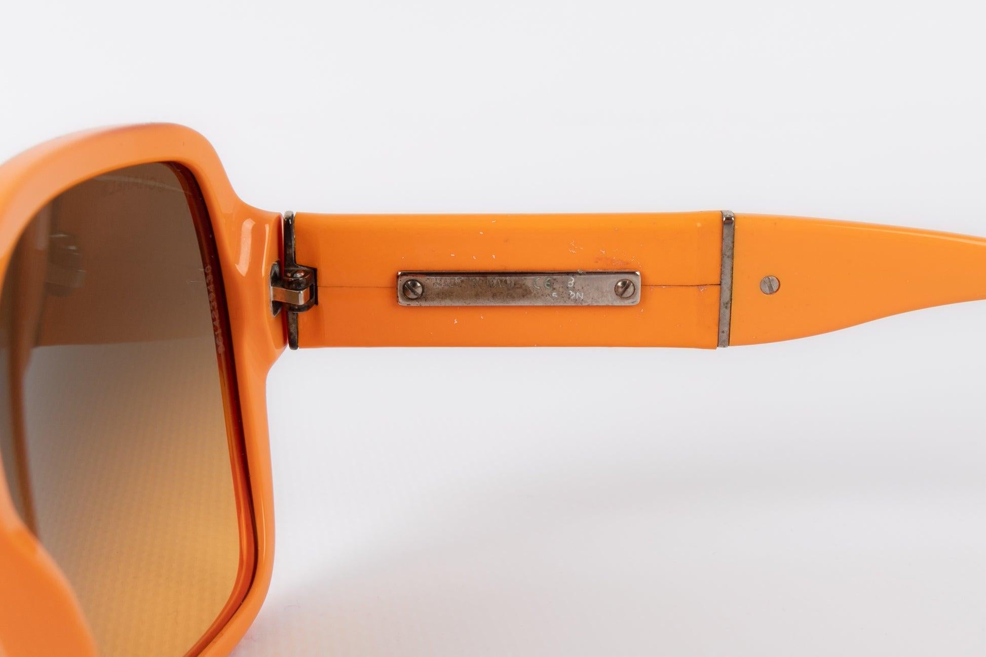 Chanel Orange Sonnenbrille mit CC Logos im Angebot 1