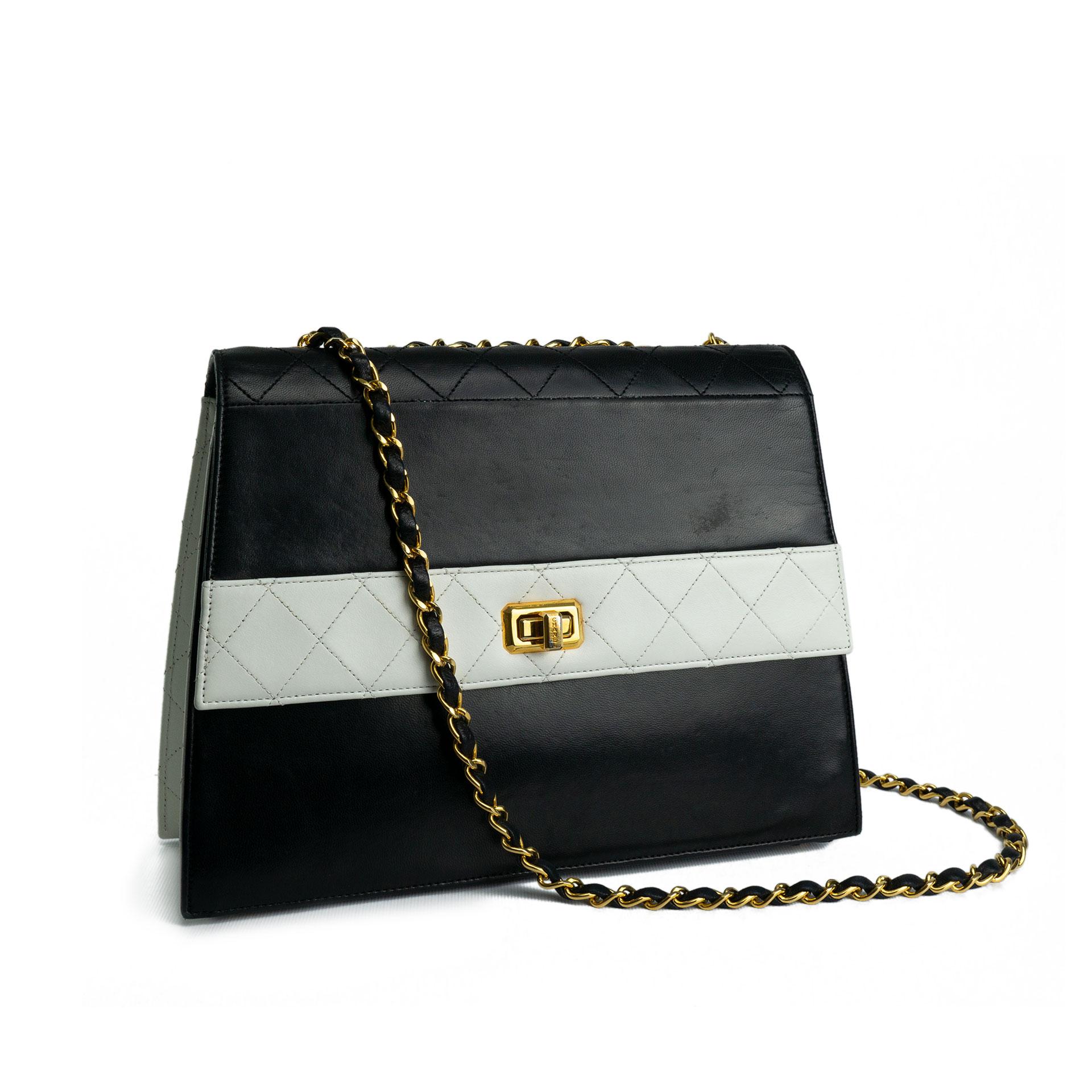 Chanel Oreo 80's Vintage Raro Coleccionistas Bolso Clásico con Solapa en venta 8