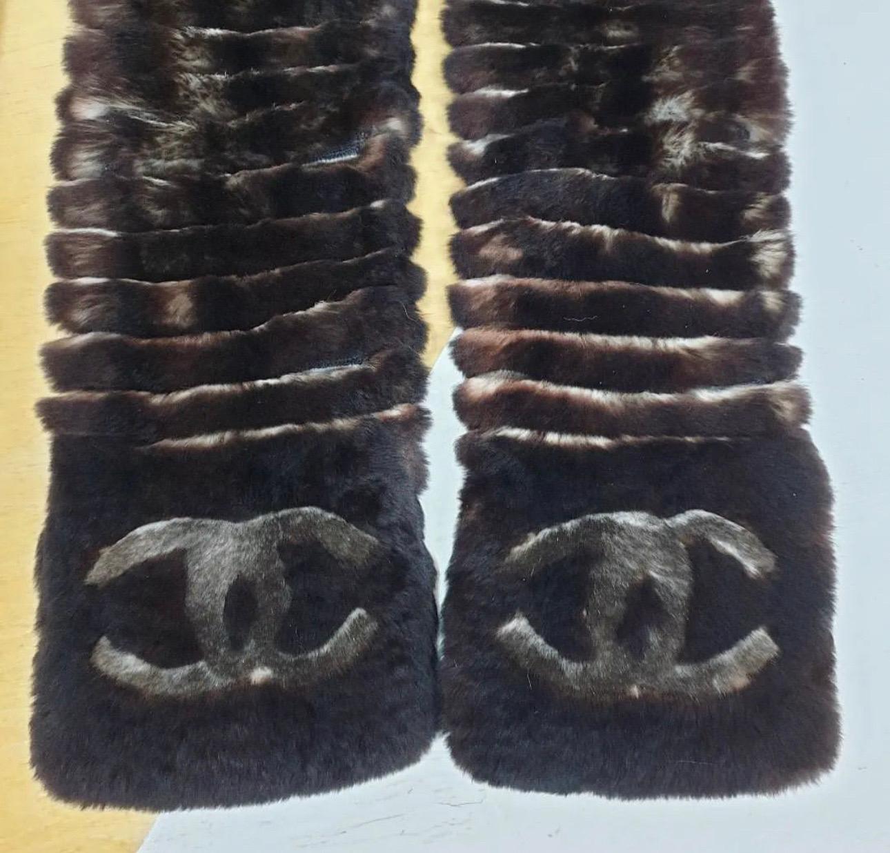 Chanel Orillag Dark Brown Rabbit Fur Scarf In Excellent Condition In Krakow, PL