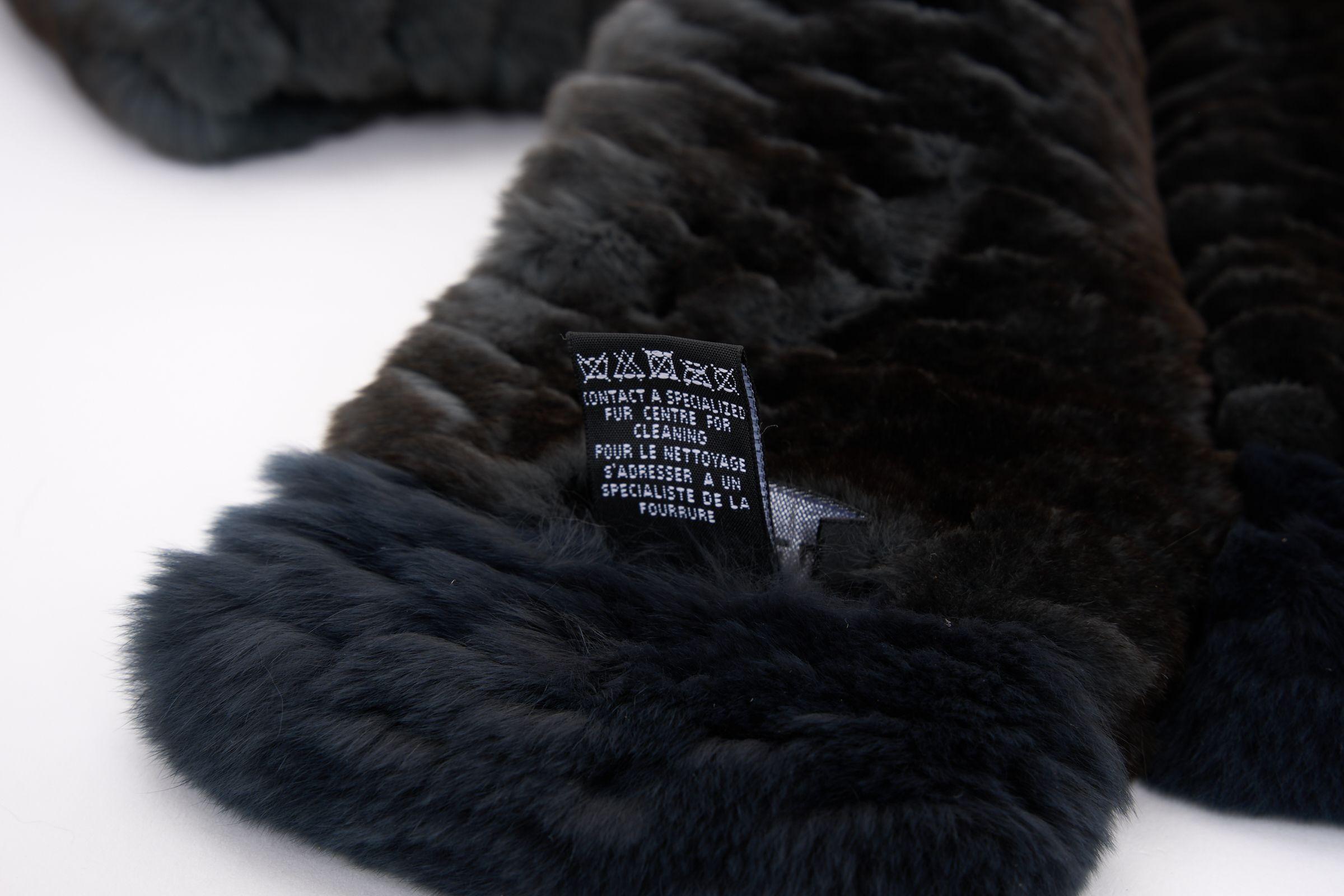 Women's Chanel Orylag Fur Two Tone Logo Scarf For Sale