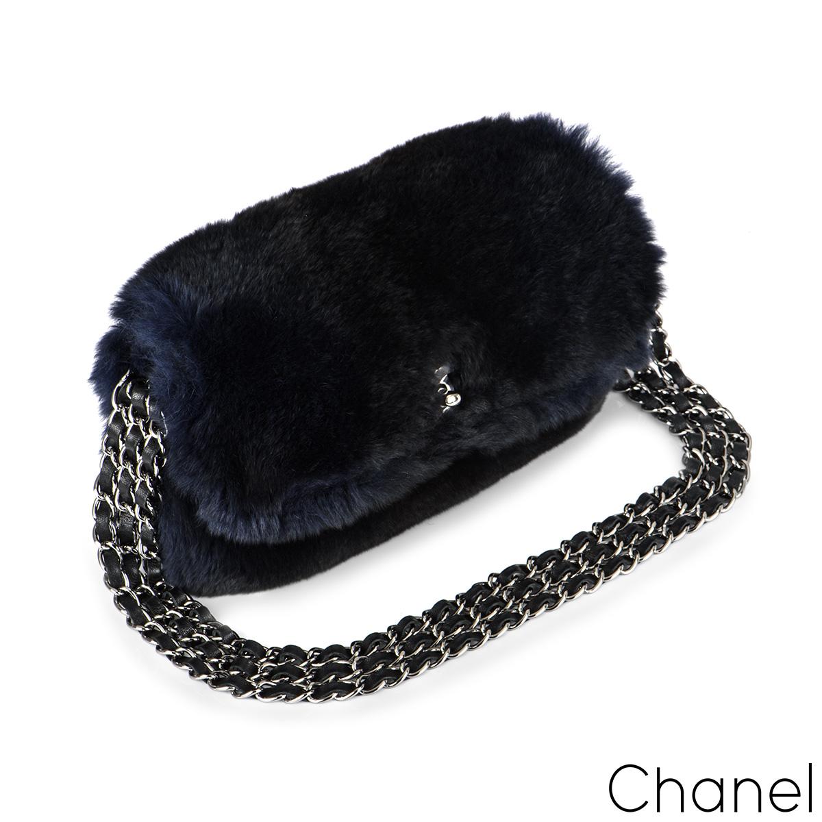 Chanel Orylag Dreifach-Kette-Klappentasche  (Schwarz) im Angebot