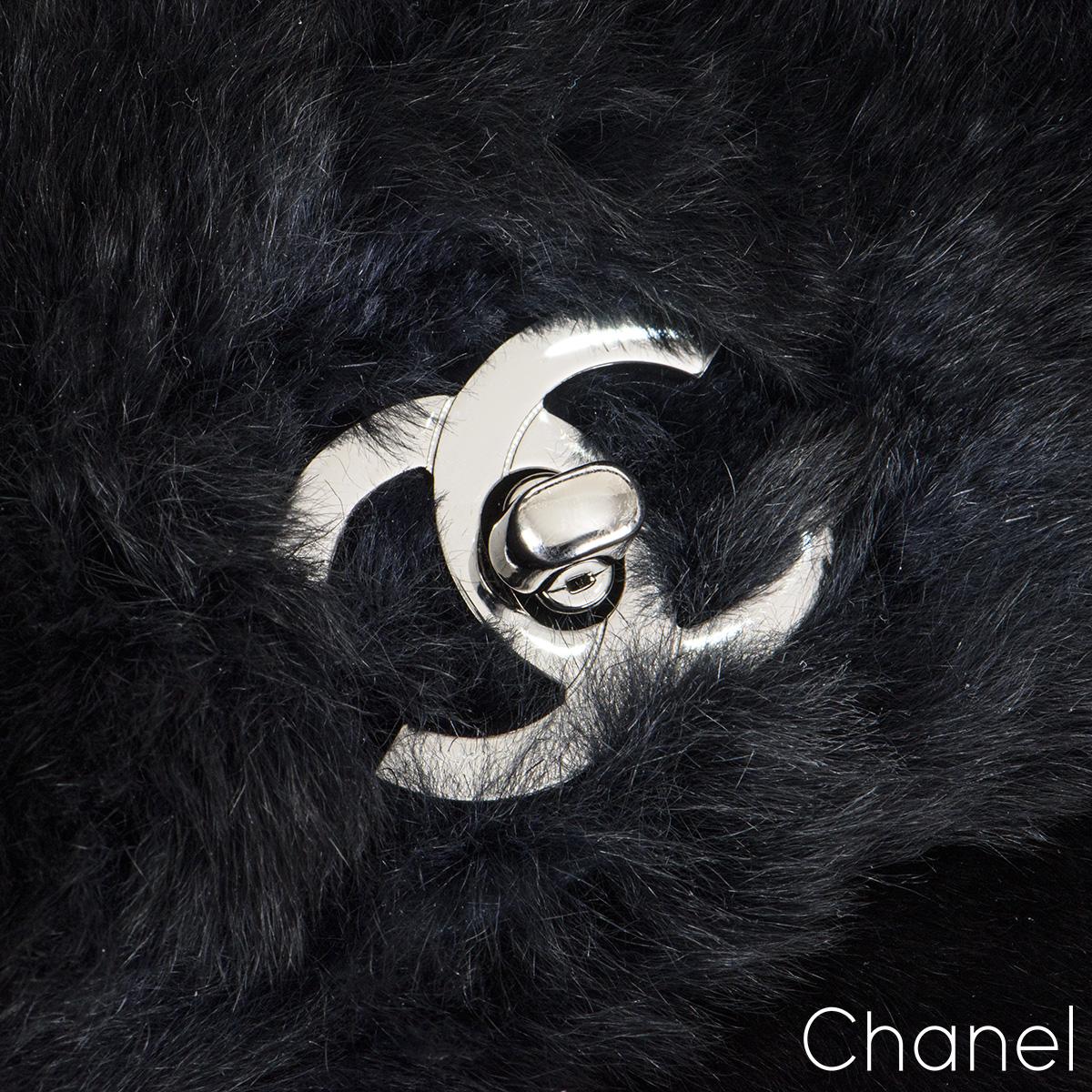 Chanel Orylag Dreifach-Kette-Klappentasche  im Zustand „Hervorragend“ im Angebot in London, GB