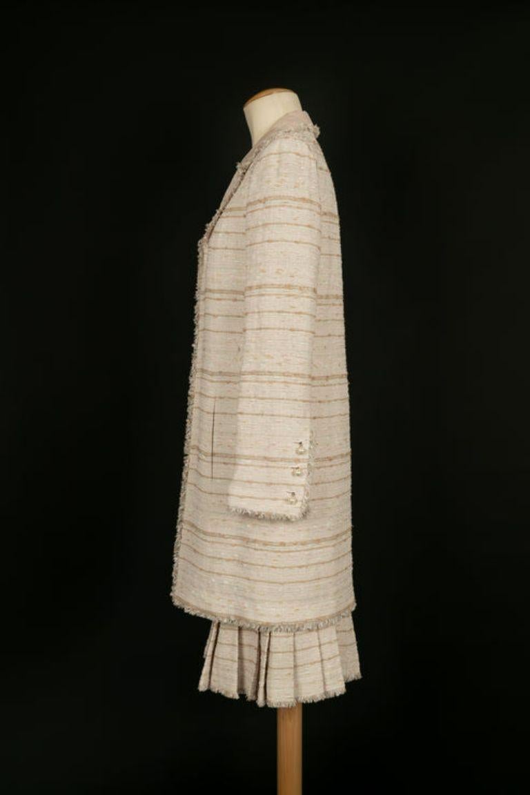 Chanel - (Made in France) Three-piece set, top, skirt and coat. Size 40FR. Spring/Summer 2004 collection.

Additional information: 
Dimensions: Coat: Shoulder width: 39 cm, Sleeve length: 60 cm, Length: 88 cm 
Skirt: Waist: 37 cm, Hips: 44 cm,