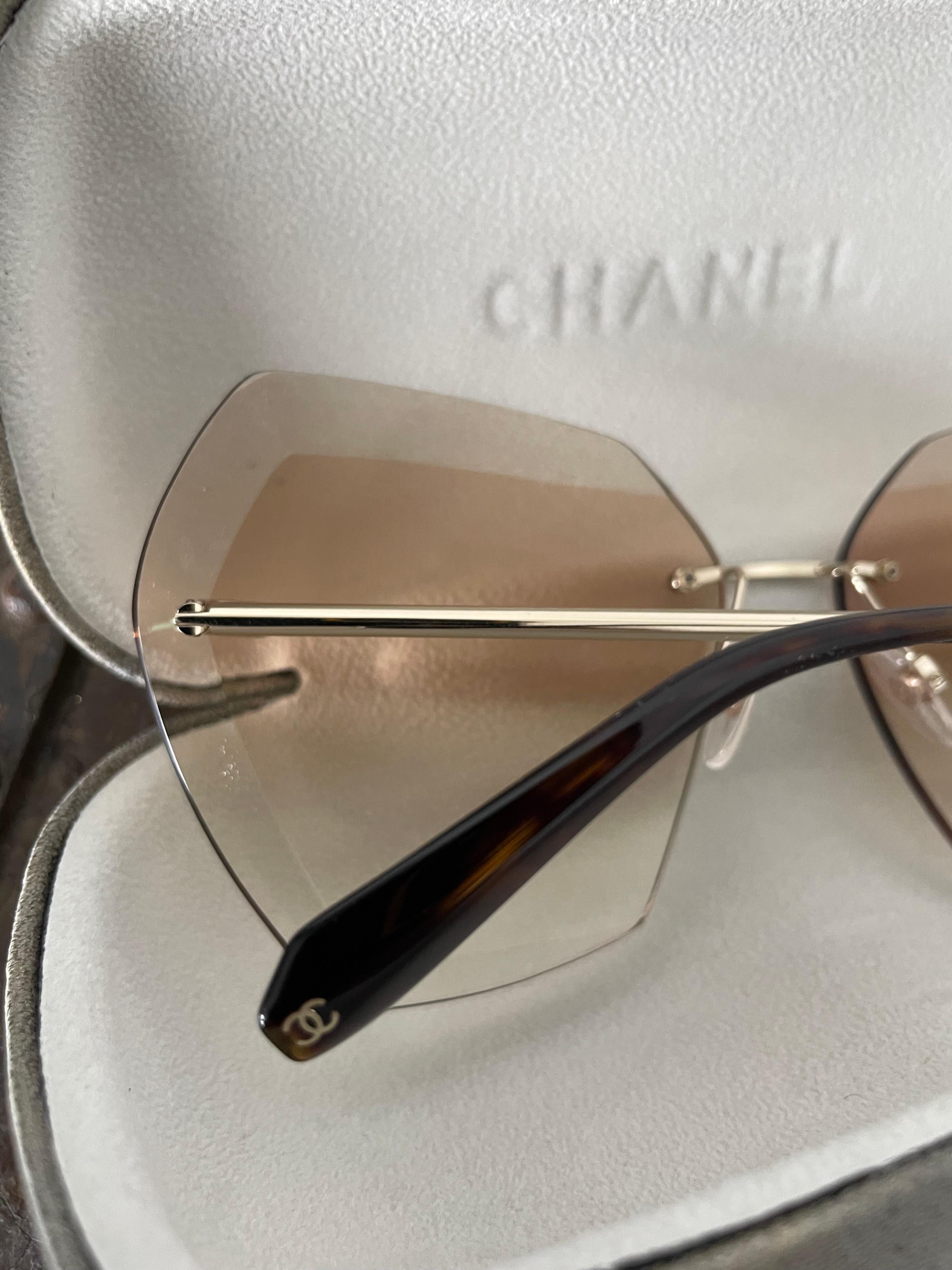 Women's or Men's Chanel over size Sunglass For Sale