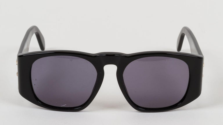 Oversized sunglasses Chanel Black in Plastic - 30639710