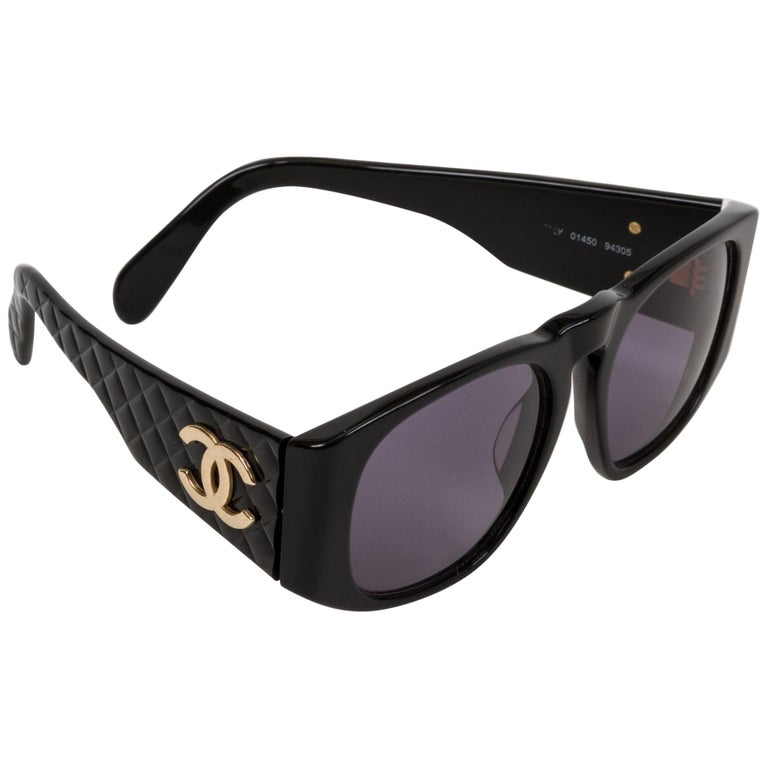 Oversized sunglasses Chanel Black in Plastic - 33956016