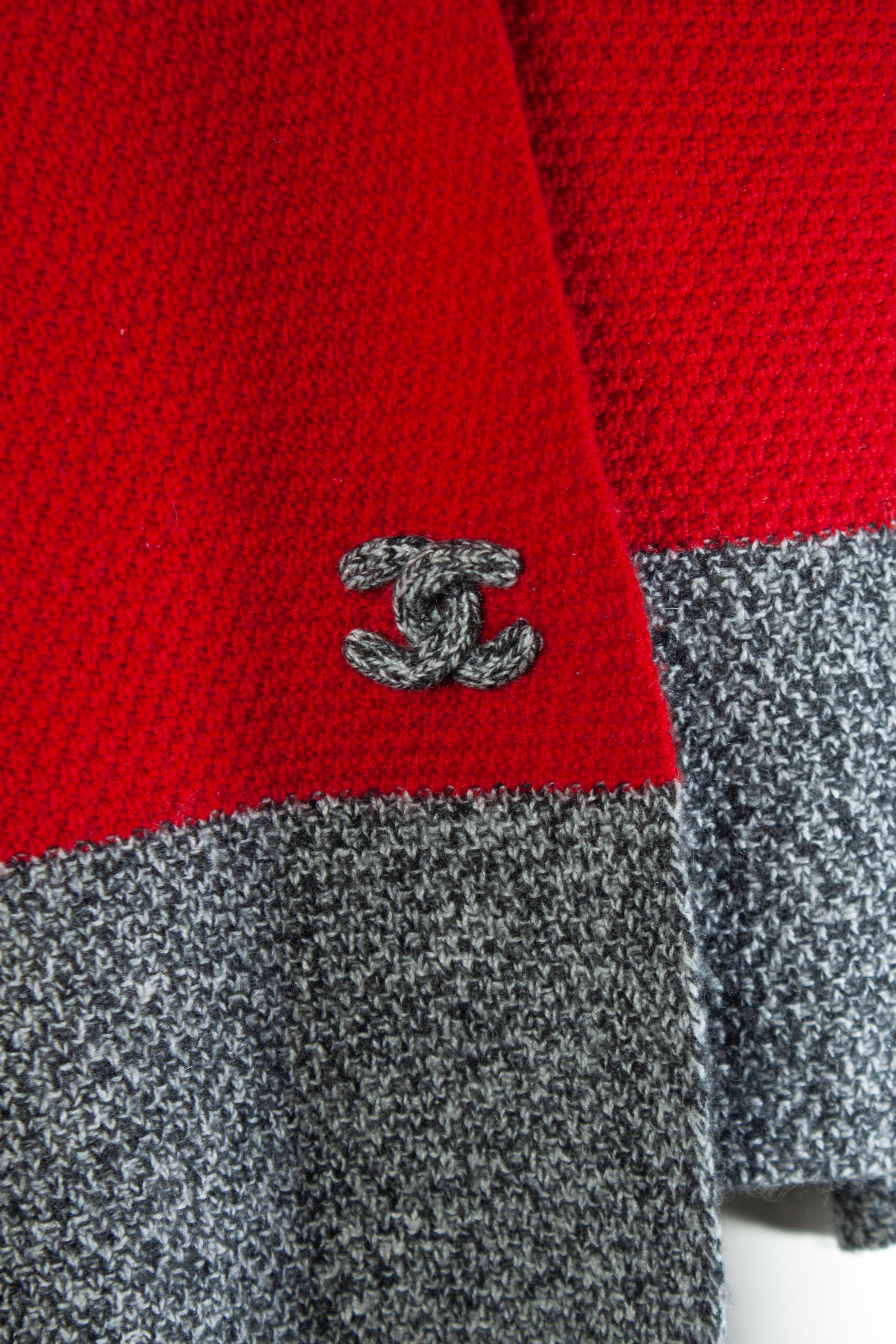 Women's Chanel, Oversized cashmere scarf with cc logo For Sale