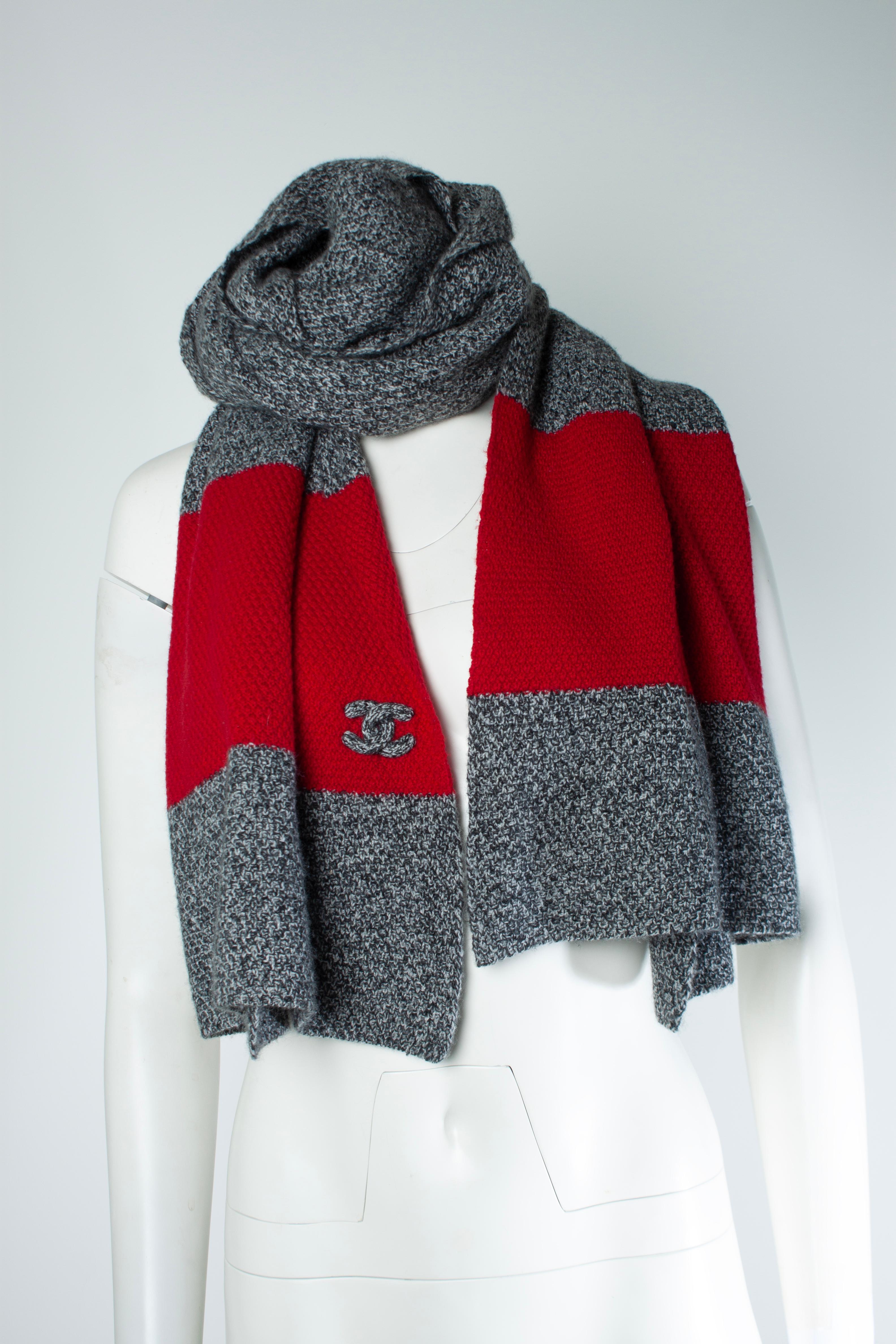 Chanel, Oversized cashmere scarf with cc logo For Sale 1