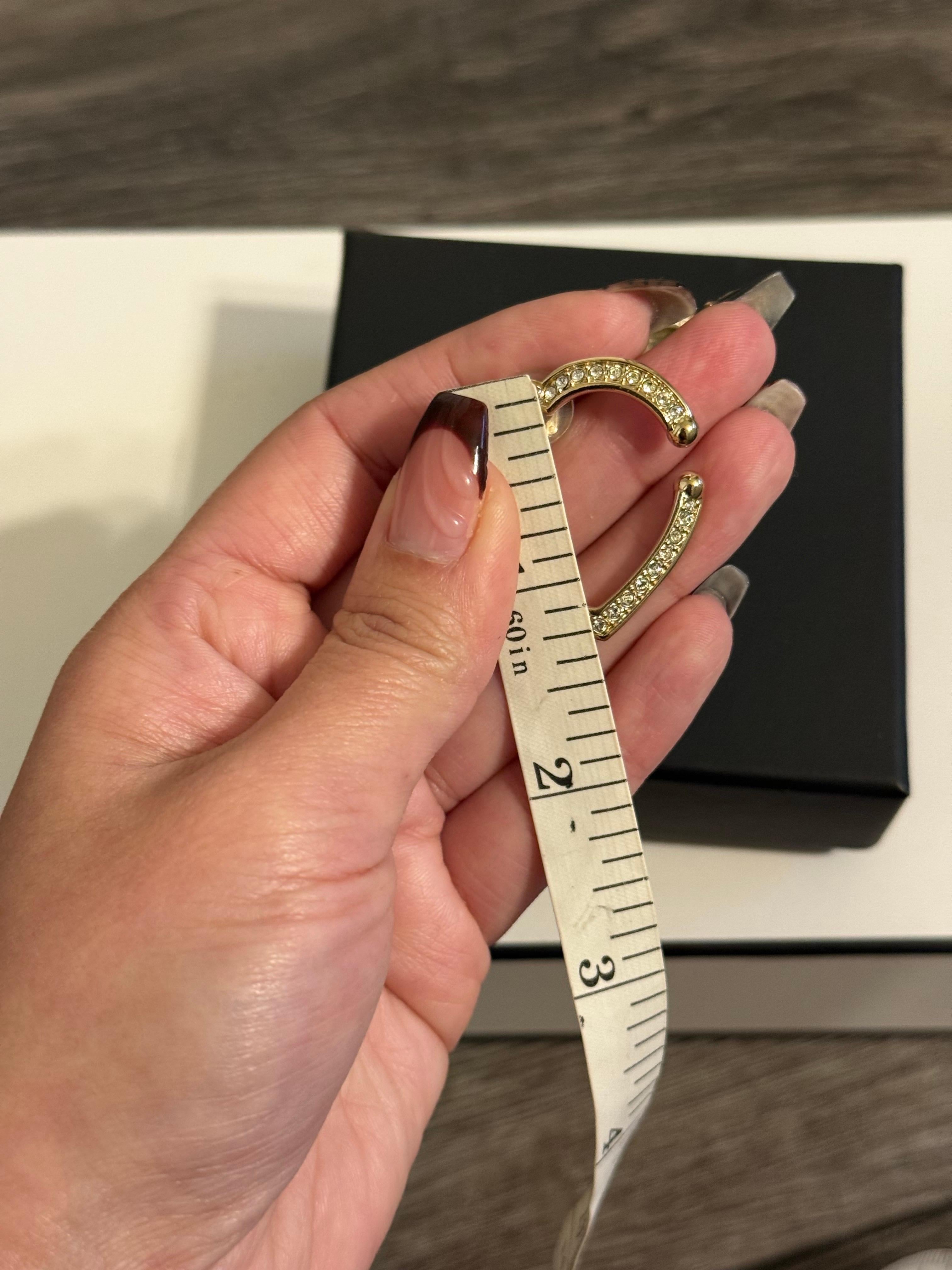 CHANEL - Boucles d'oreilles à clip en or avec cœur en cristal surdimensionné et logo CC en vente 5