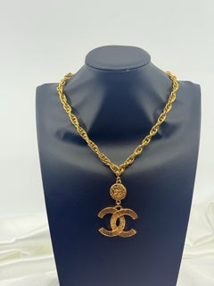 CHANEL Oversized Gold Textured CC Coin Vintage Pendant Necklace