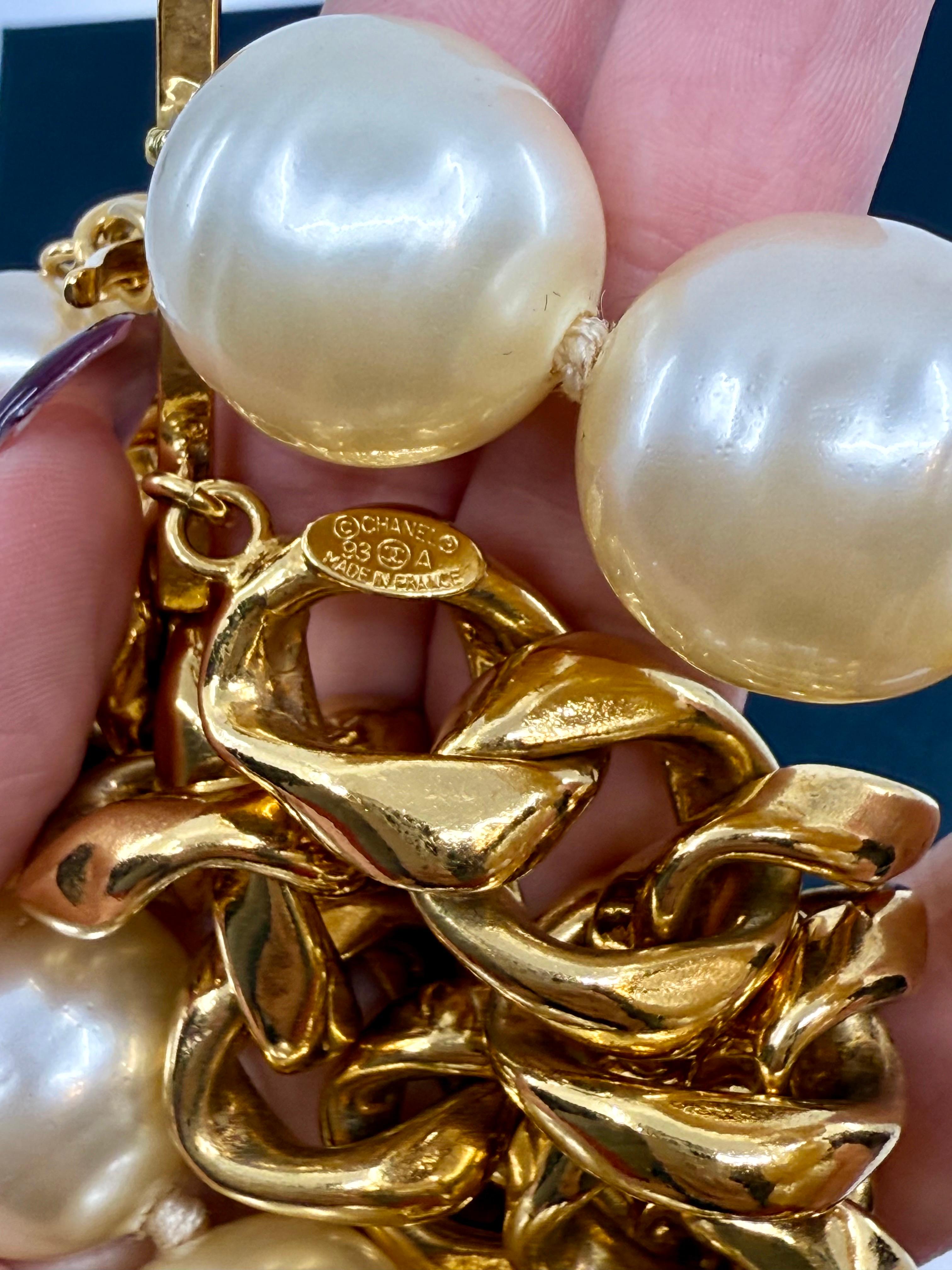 Chanel - Collier vintage surdimensionné avec fausse perle et chaîne à maillons dorés en vente 4