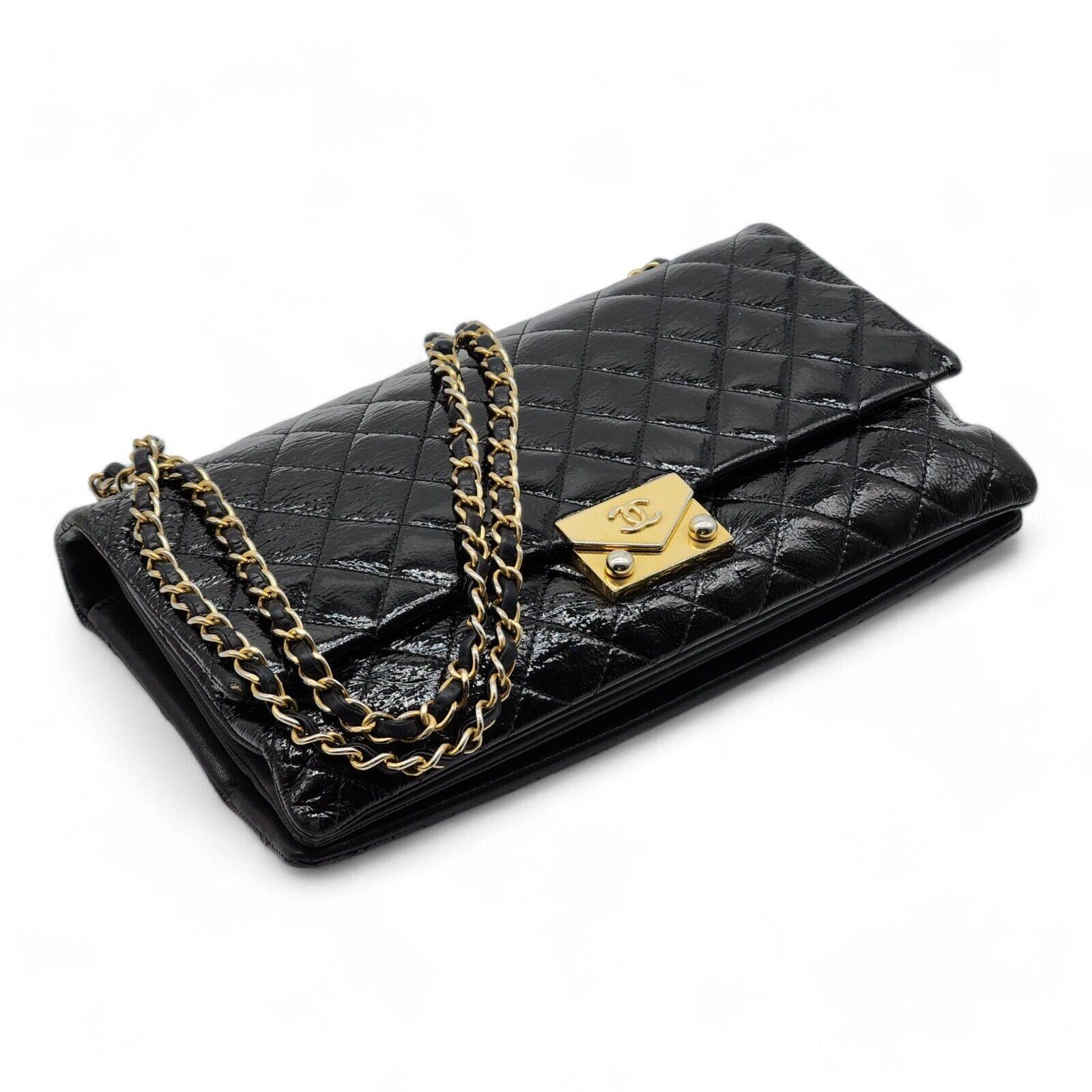 Chanel Pagoda Accordion Flap Bag Quilted Patent Leather in Black.

Additional information:
Material: Patent Leather
Color: Black 
Dimension: 12.25