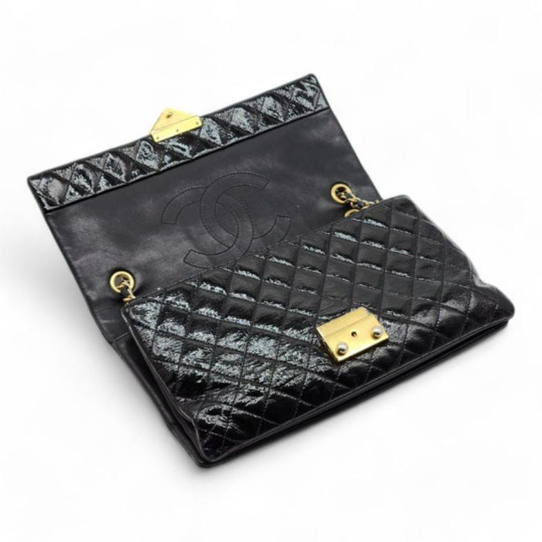 Chanel Pagoda Accordion Flap Bag Quilted Patent Leather in Black In Excellent Condition For Sale In Los Angeles, CA