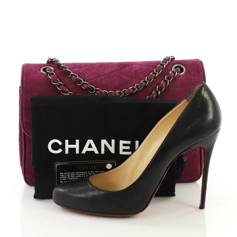 This Chanel Pagoda Flap Bag Suede and Lambskin Medium, crafted from purple suede with scallop and diamond quilting, features woven-in leather chain link strap, and aged silver-tone hardware. Its CC plate push-lock closure opens to a purple leather