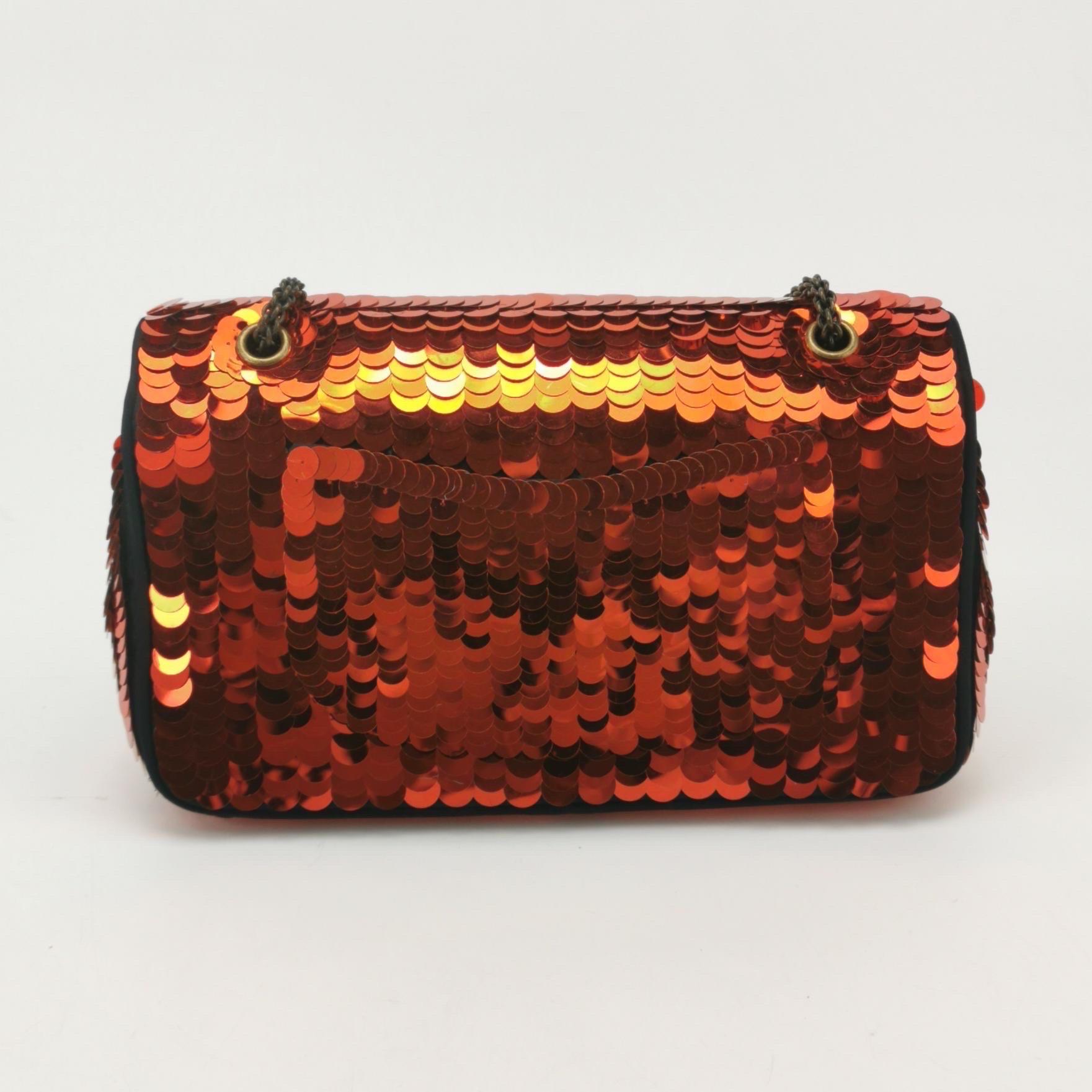 Chanel Paillette Flap Bag Medium Red Glitter Sequins Gold Chain Strap In Good Condition For Sale In AUBERVILLIERS, FR
