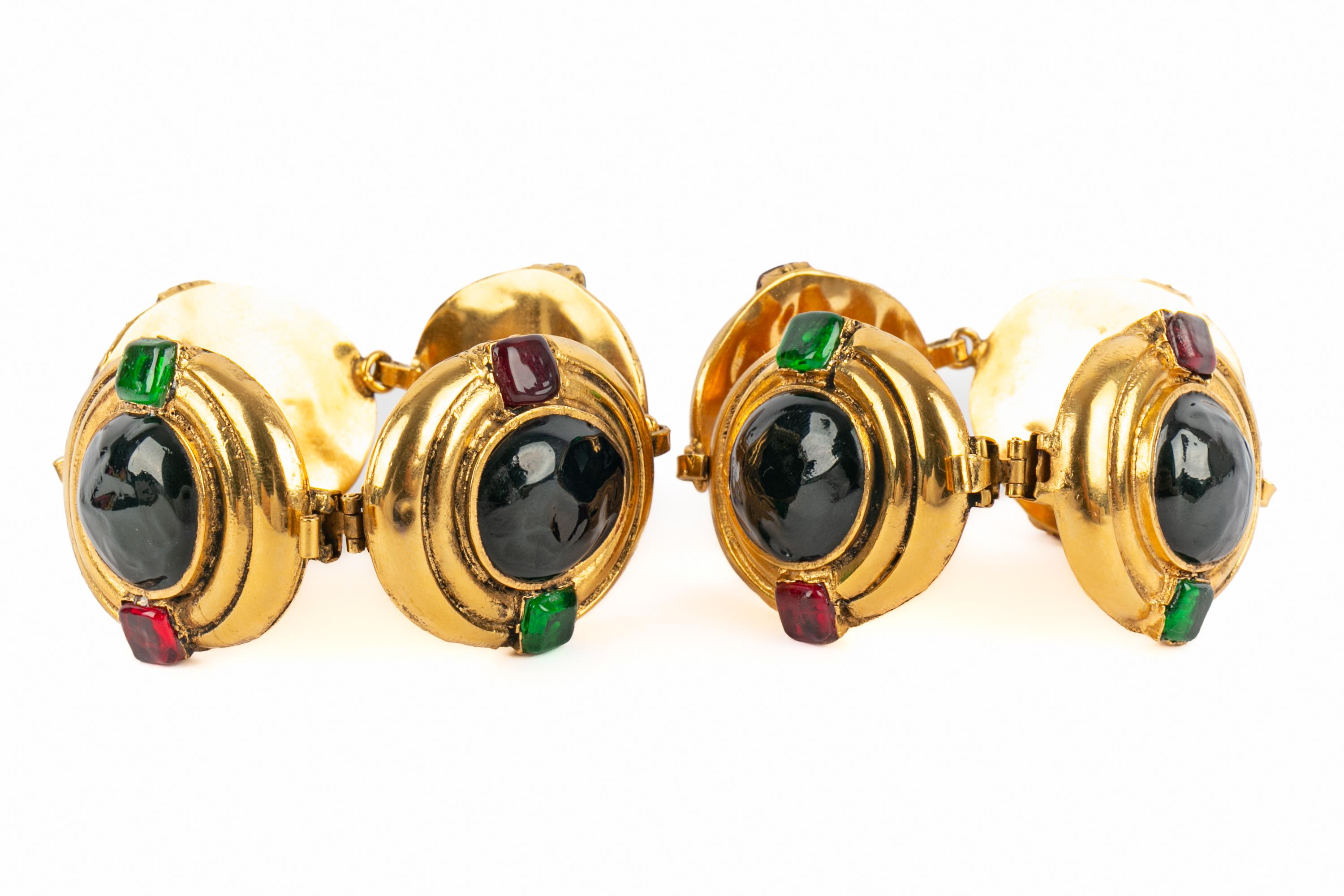 Paire de bracelets Chanel en vente 7