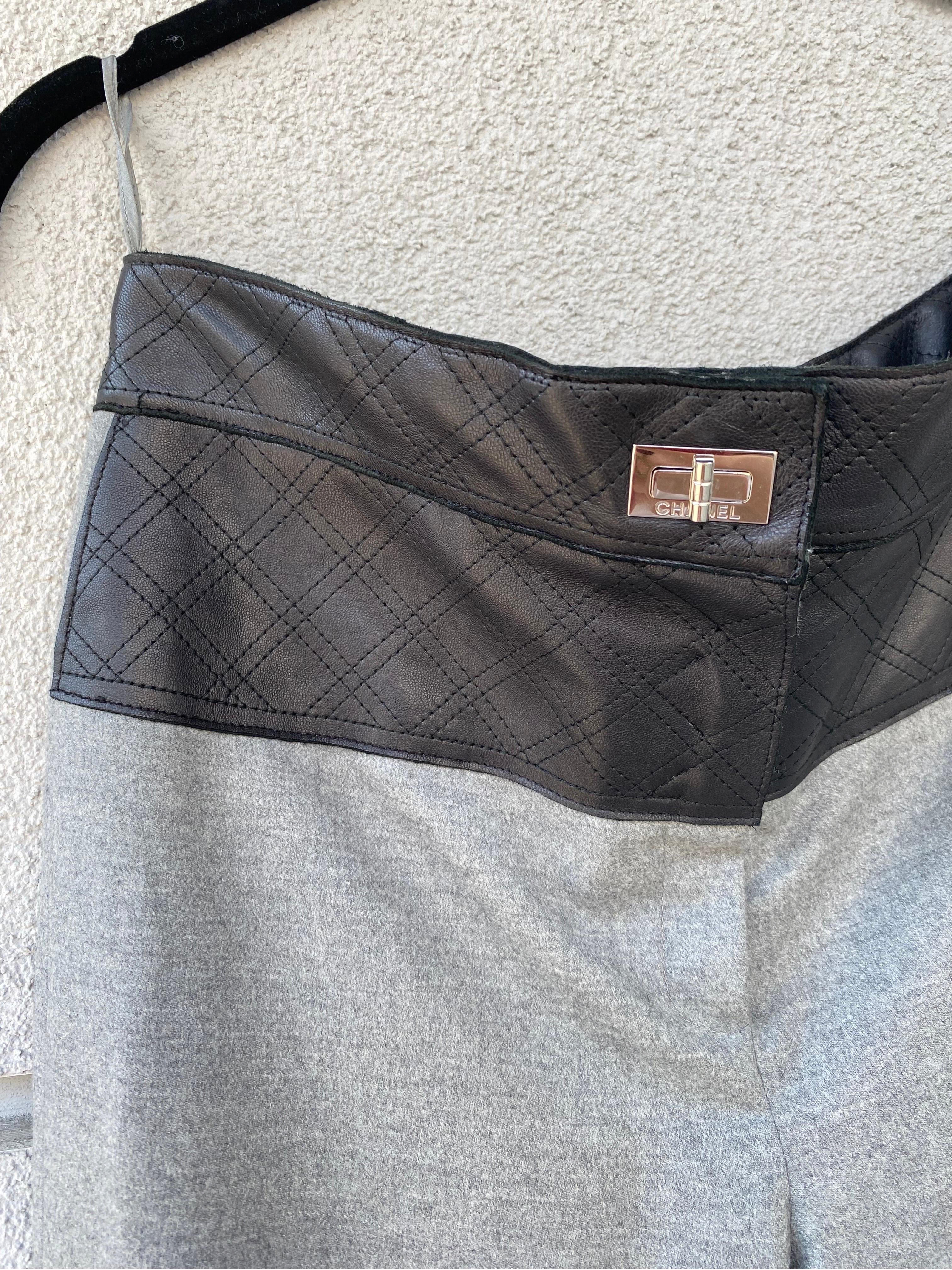Gris Pantalon palazzo Chanel
En laine et cachemire en vente
