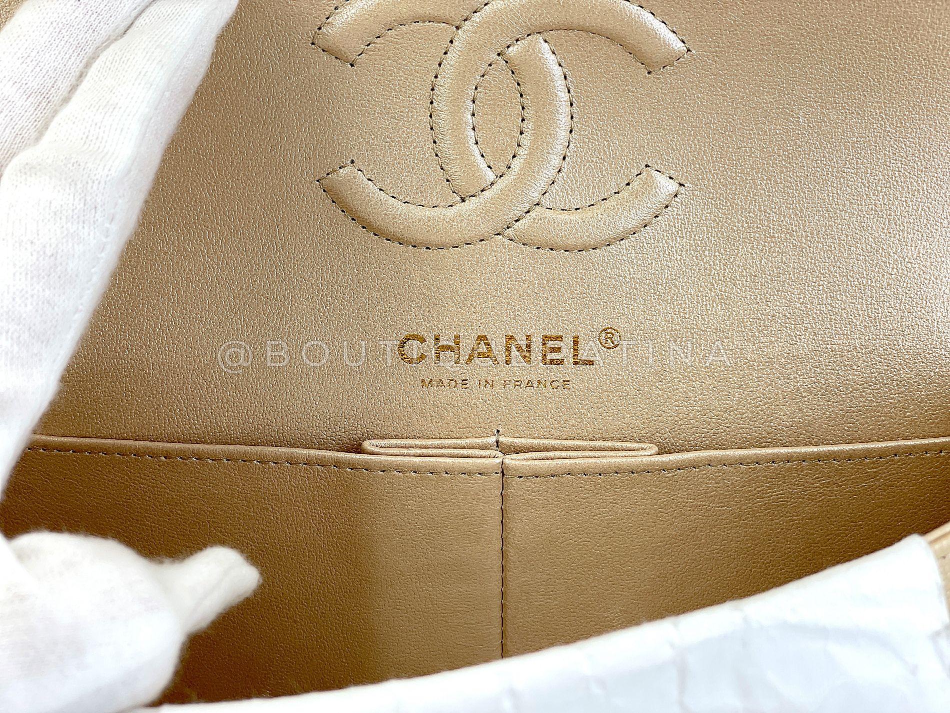 Chanel Caviar or pâle Petit sac classique à double rabat GHW 68745 en vente 6