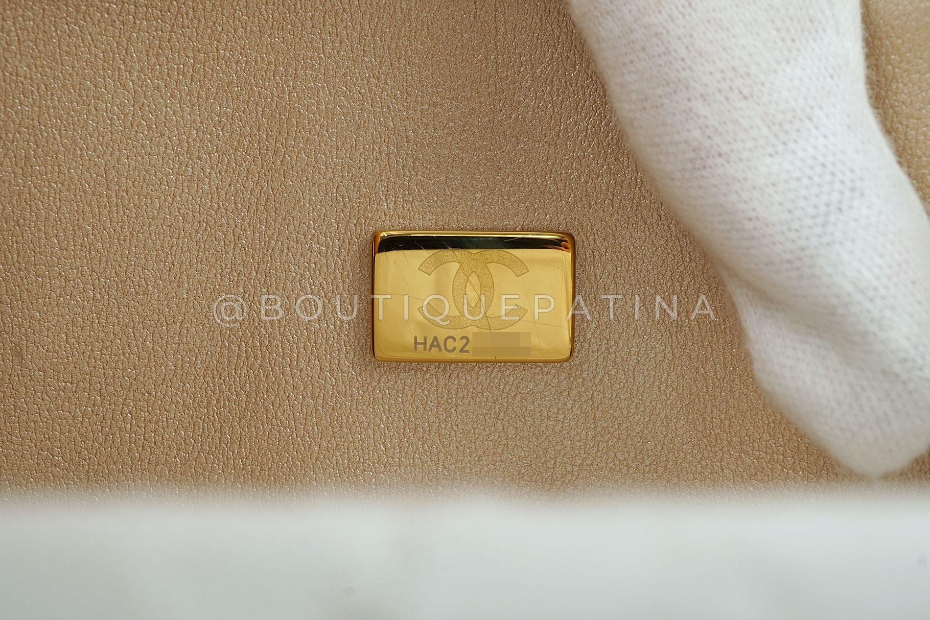 Chanel Caviar or pâle Petit sac classique à double rabat GHW 68745 en vente 7