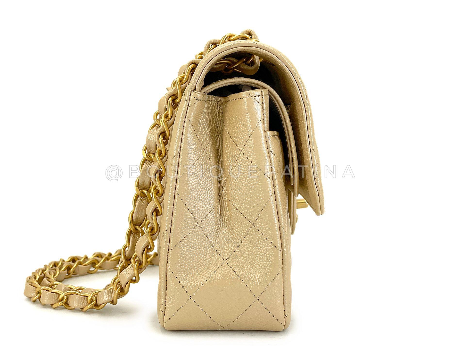 Chanel Caviar or pâle Petit sac classique à double rabat GHW 68745 Excellent état - En vente à Costa Mesa, CA