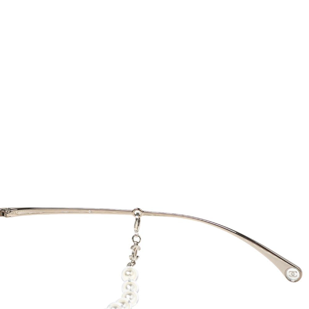 Occhiali da sole Chanel oro pallido/marrone 4262 con catena di perle e farfalla 1