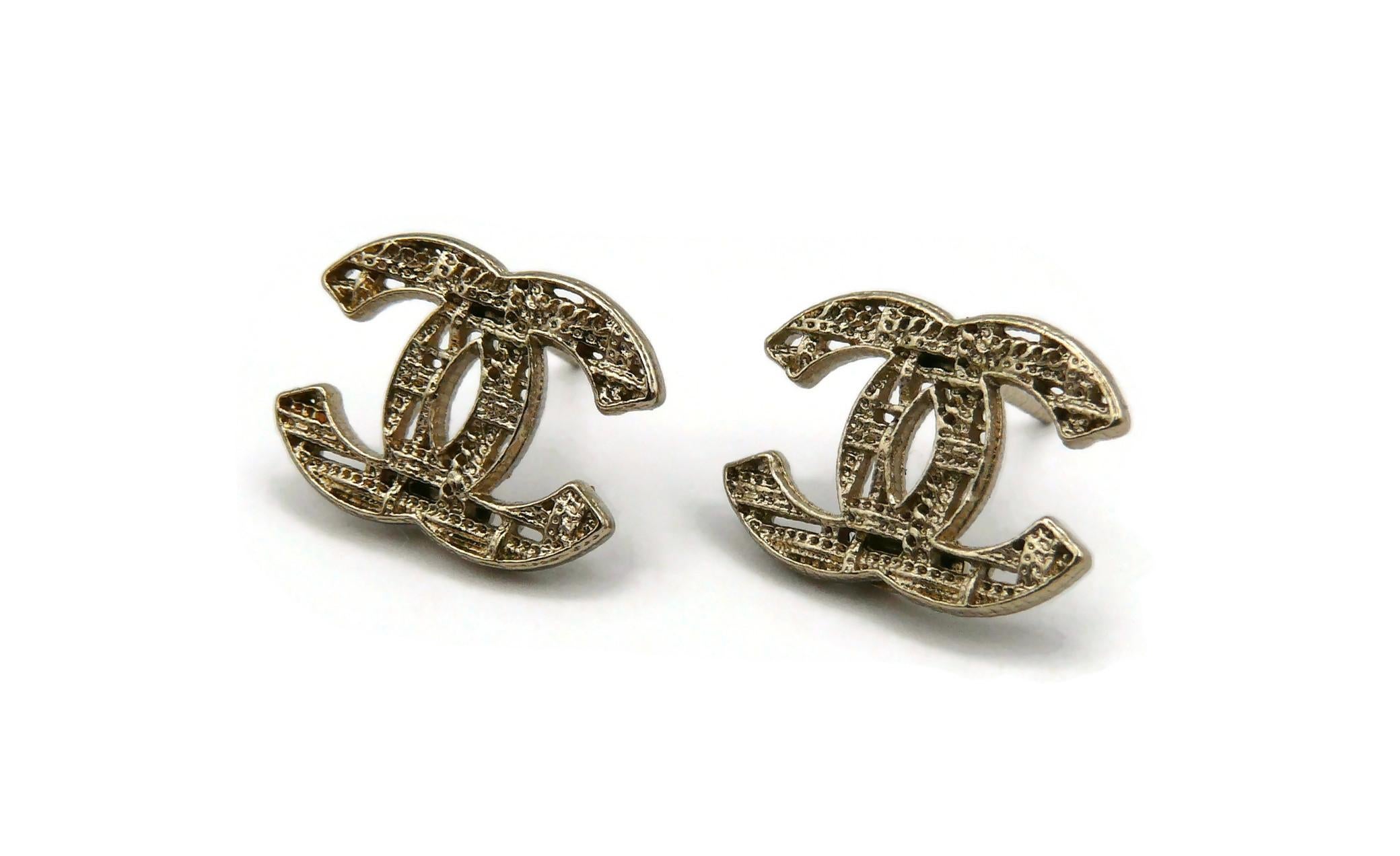 CHANEL Pale Gold Tone CC Logo Stud Earrings In Good Condition For Sale In Nice, FR