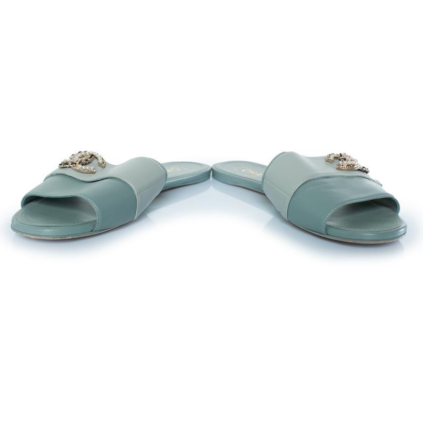 Gray Chanel, Pale green leather CC flat sandals For Sale
