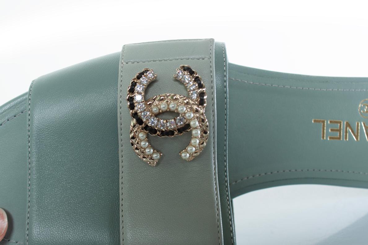 Chanel, Pale green leather CC flat sandals For Sale 3