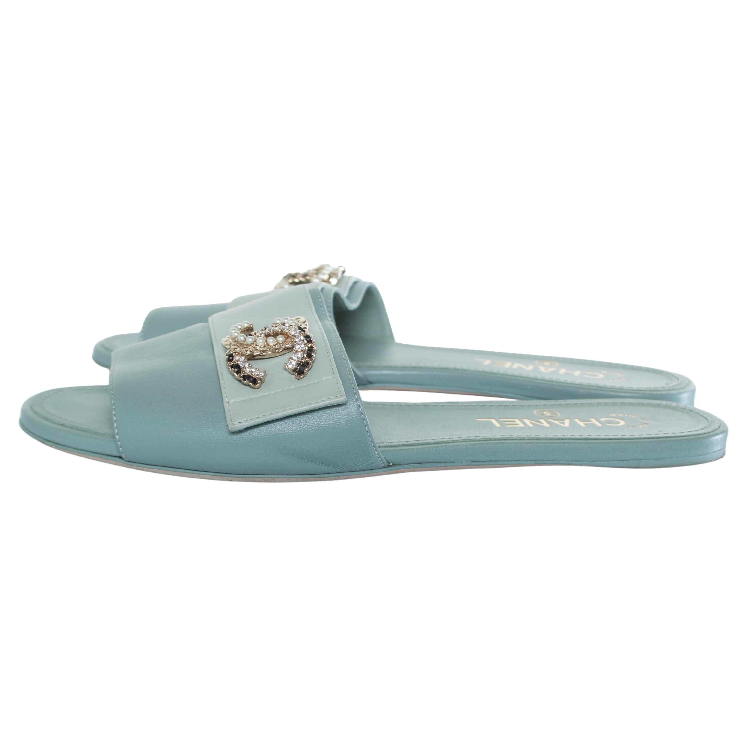 Chanel, Pale green leather CC flat sandals For Sale