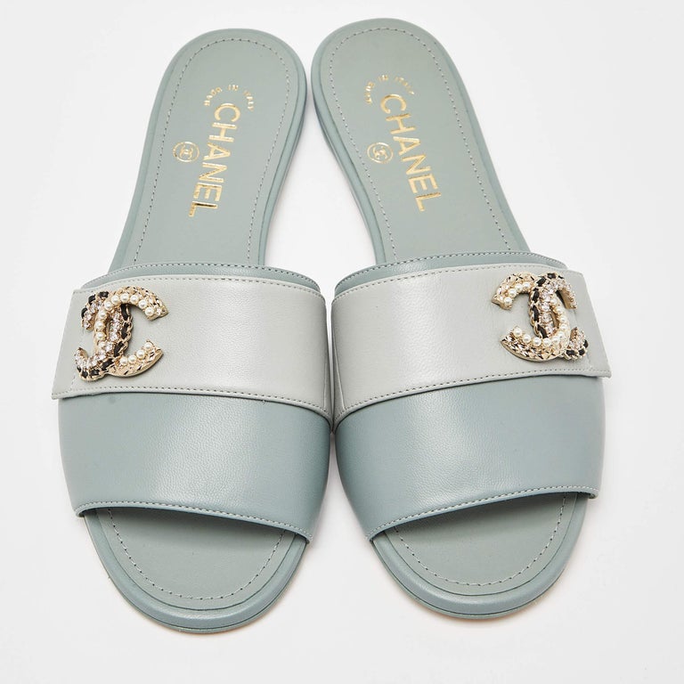 Loving, Shopping, SharingChanel Clear Sandals - 4 For Sale on 1stDibs clear  chanel slides, chanel transparent slides, clear chanel shoes, coco chanel  pearl sandals - creddo.info