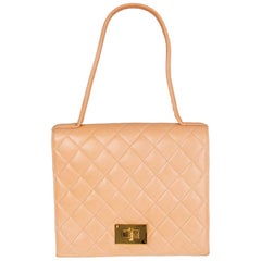 CHANEL VINTAGE Flap Bag aus gestepptem Leder in hellem Nude